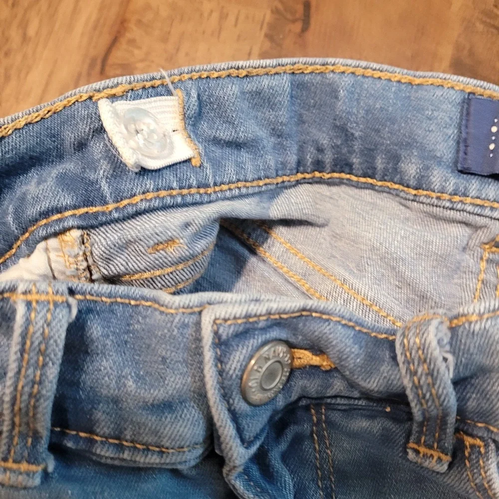 Old Navy Boys adjustable jeans shorts size 6 Light Wash